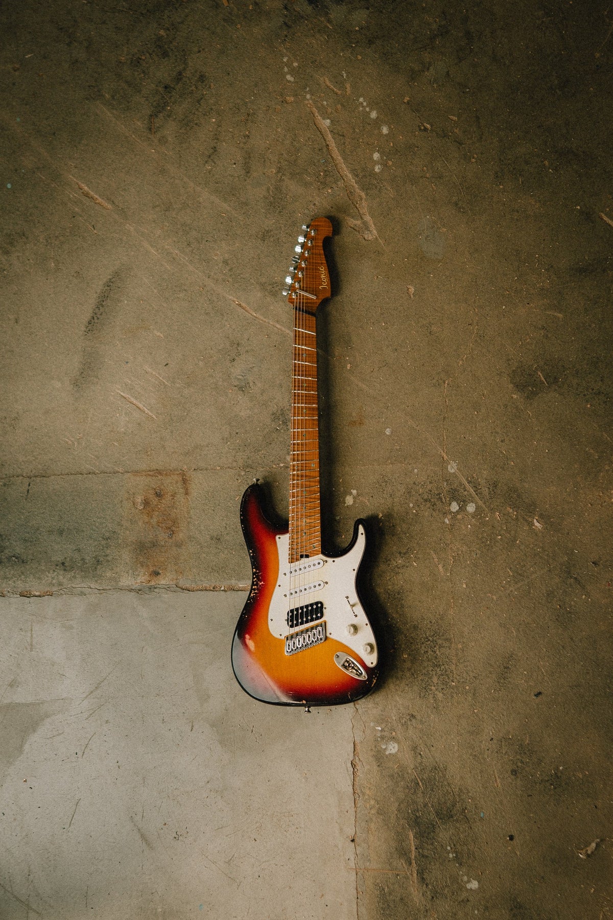 Solana 7MS - full guitar overhead